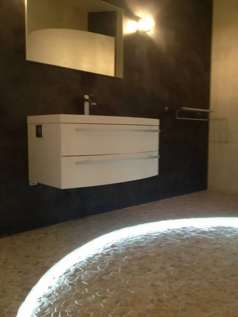 SALLE DE BAIN- MURS EN TADELAKT TERRE DU MONDE