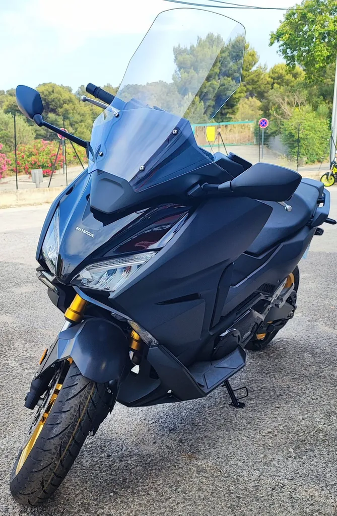 HONDA FORZA 750 DU 05/2025 AVEC 500 KM.