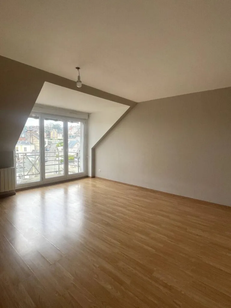 Libre le 13 mai 2025