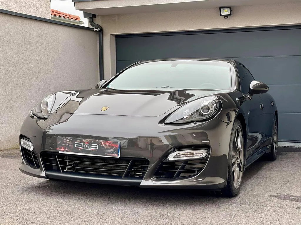 Protection céramique voiture Porsche Panamera GTS à Chaponost dans l'ouest lyonnais