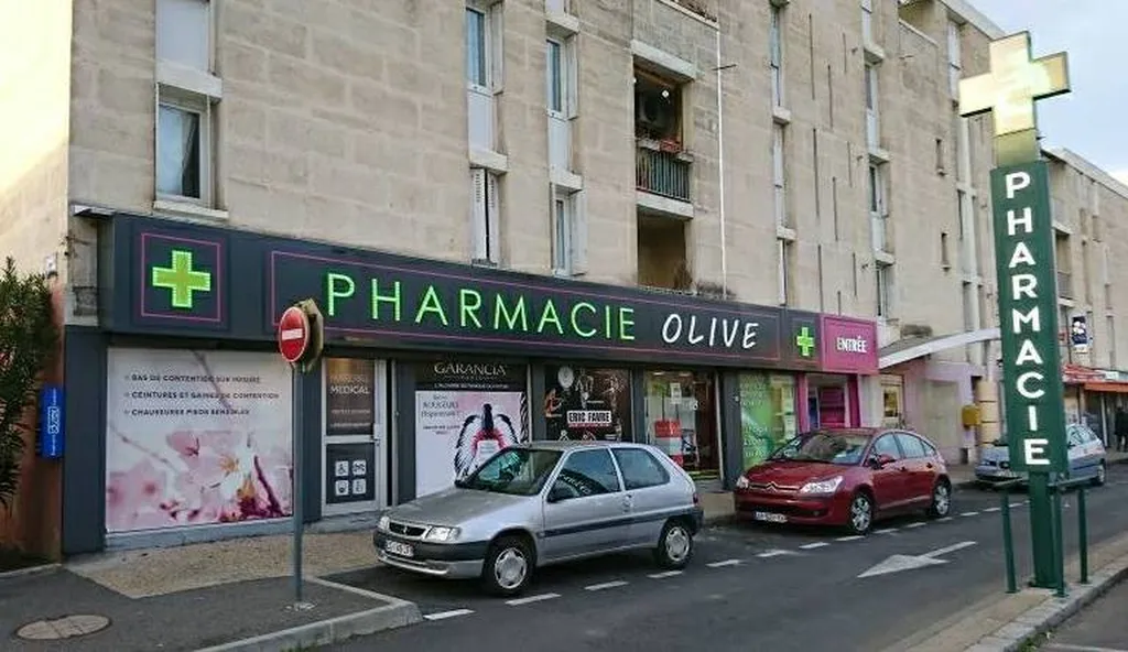 enseigne lumienuse pharmacie nimes