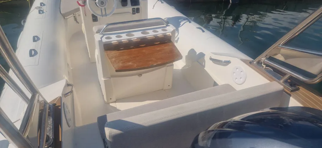 Semi-rigide d'occasion Capelli près de Toulon