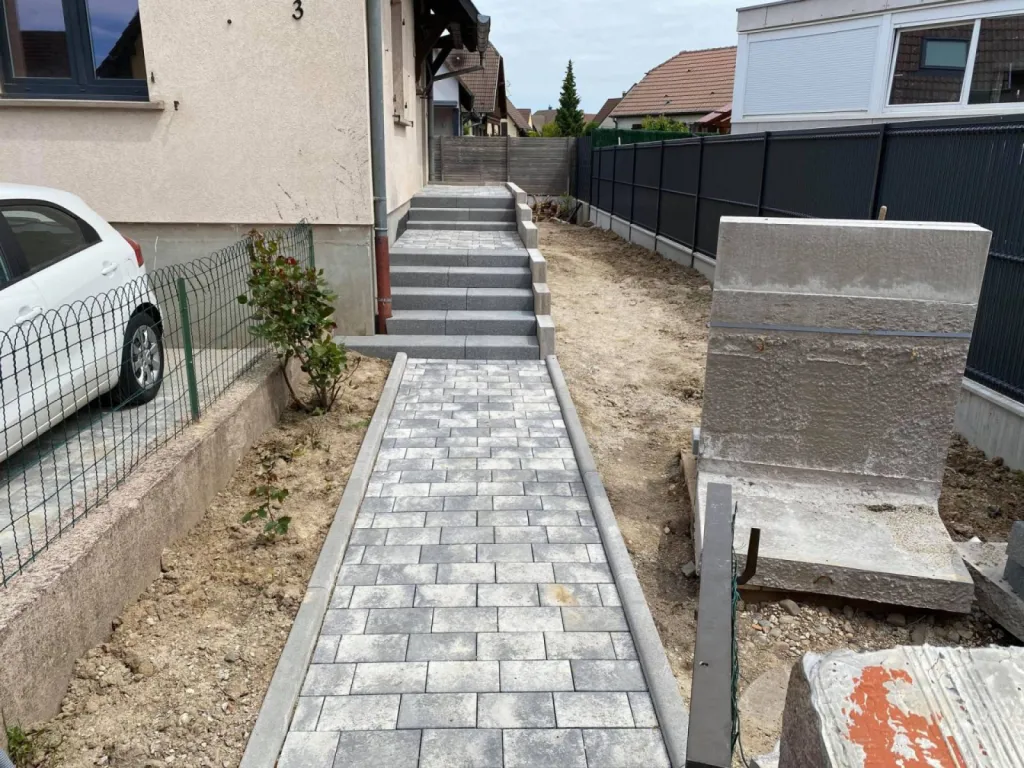 Pose de marches blocs escaliers pour maison à Strasbourg 