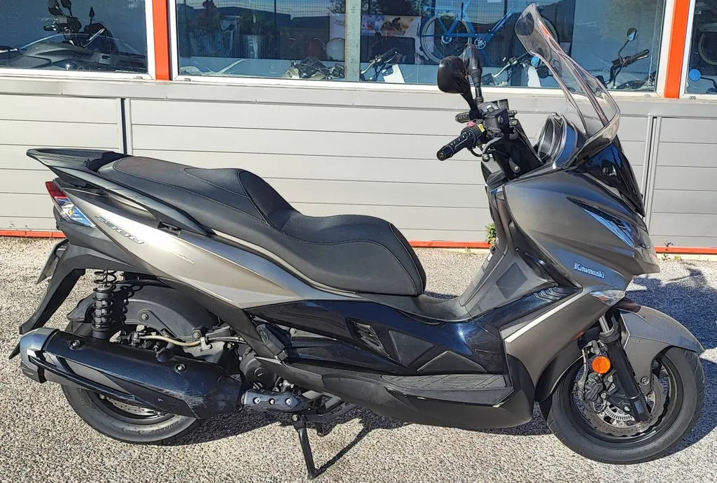 KAWASAKI J300 DU 10/2017 AVEC 36000 KM.