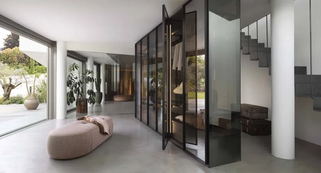 Création de dressing  haut de gamme sur mesure dans une villa contemporaine sur le Bassin d'Arcachon