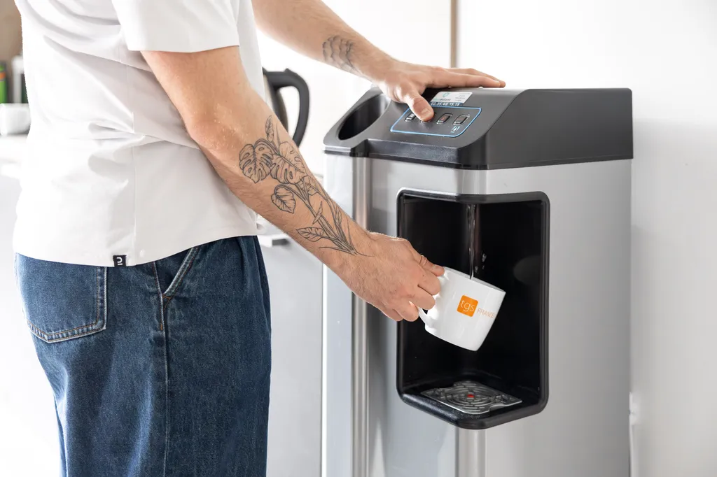 Distribution d’eau fraîche sur fontaine réseau – remplissage simple et rapide