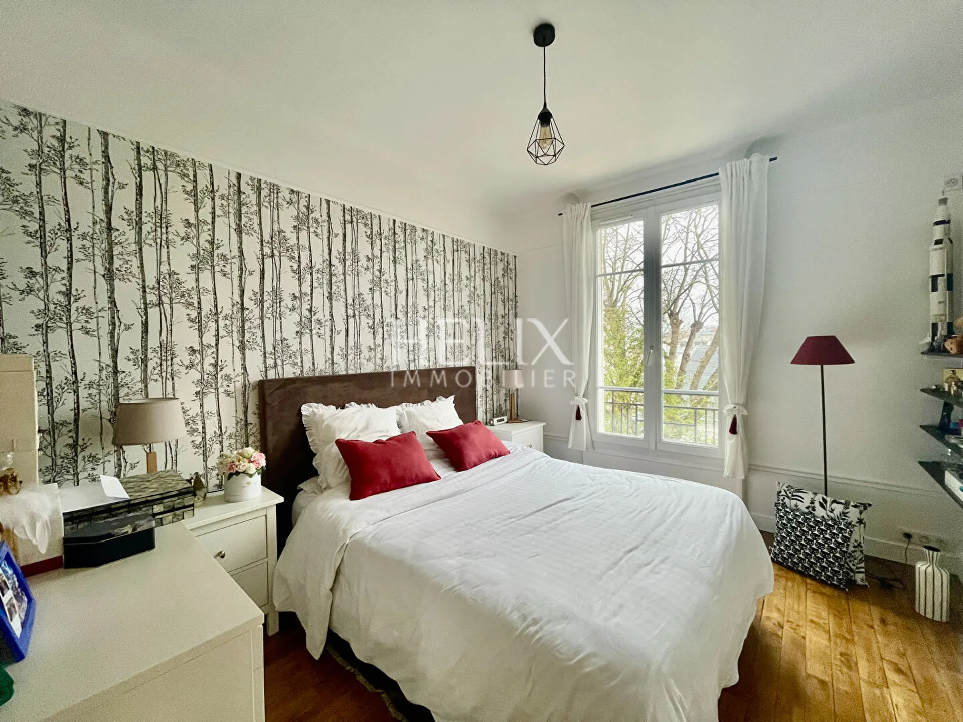 belle chambre d'un appartement du Vésinet