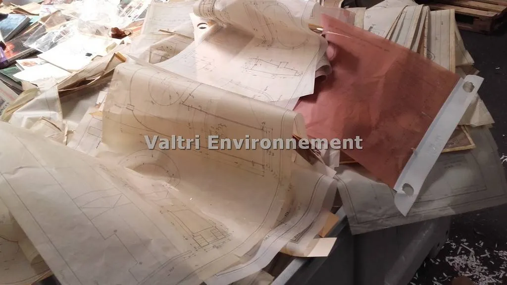 Évacuation des documents et papiers dans un bureau d'architecte à la Ciotat dans le 13