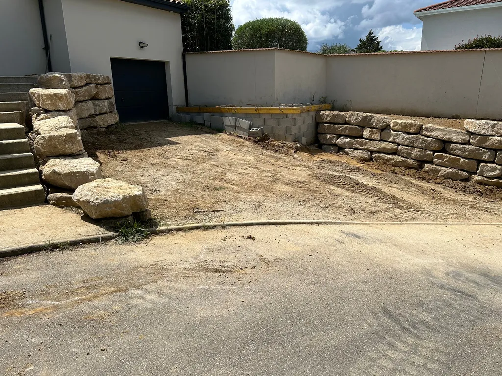 Entreprise de terrassement à Ambérieu-en-Bugey dans l'Ain : prix et devis pour un terrassement de 76 m2 chez un particulier