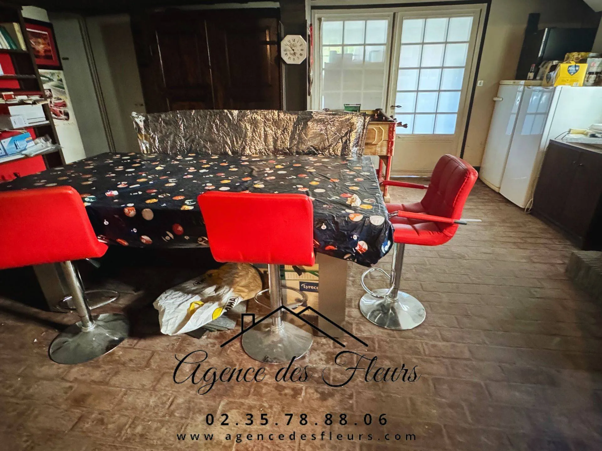 A vendre maison familiale de 243 m² édifiée sur un terrain de 749 m² sur la commune de MONTFORT SUR RISLE 27 290