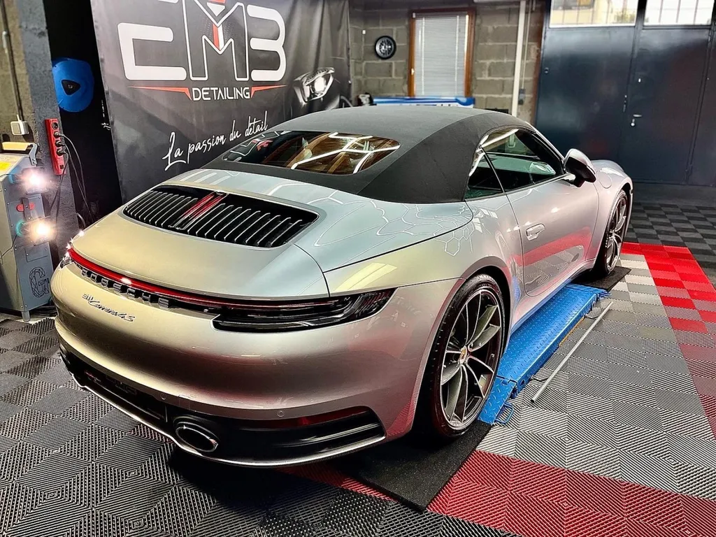 Protection carrosserie Porsche 992 4S cabriolet traitement céramique à Tassin la Demi Lune
