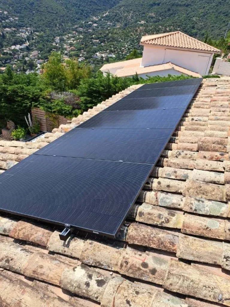 Installation de 6 panneaux solaires photovoltaïques à Cavalaire sur Mer dans le Var