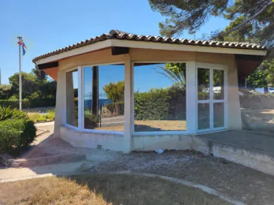 Baies vitrées à galandage avec double vitrage solaire contrôle thermique à Fréjus