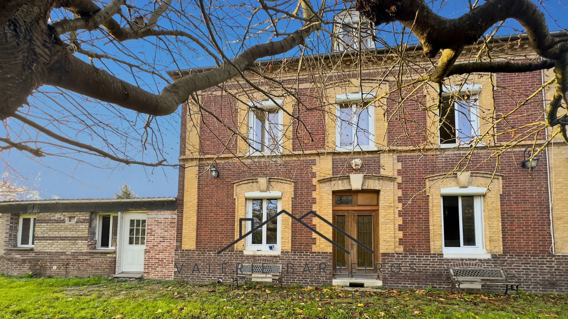 A vendre maison de maître de 113 m² habitables édifiée sur 900 m² de terrain sur la commune de CAUDEBEC LES ELBEUF 76320