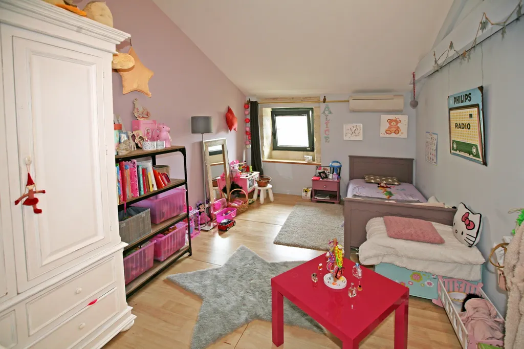 A vendre, proche Avignon, charmante maison de village avec cour arborée    