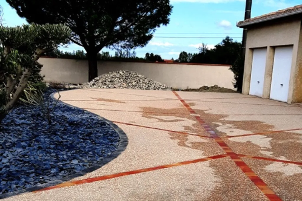 Allée en béton désactivé à Blagnac