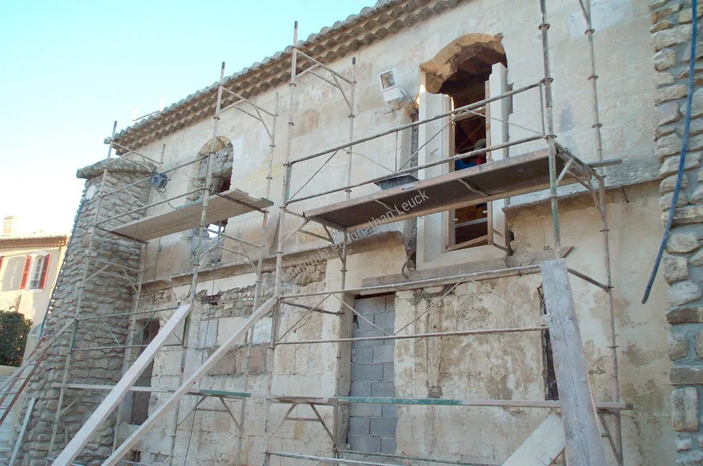 Création d'une chapelle en pierre de Fontvieille