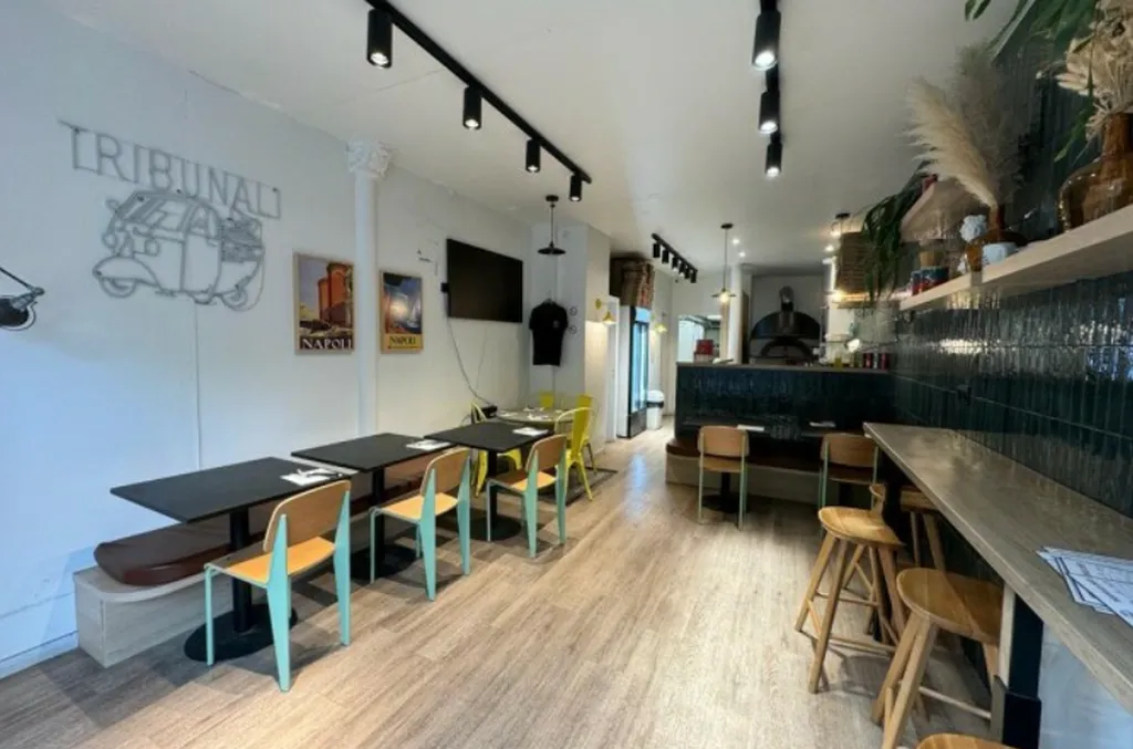 Location - Boutique 139 m², Batignolles, Boulevard des Batignolles 75017 PARIS