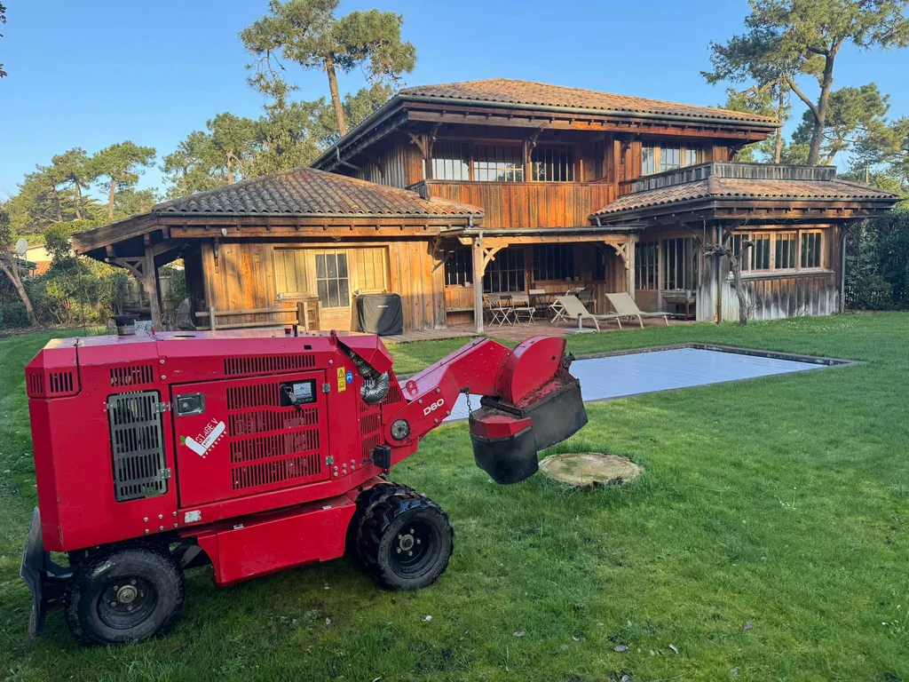 Rognage de souche d'arbre à Lège Cap Ferret par Alexis Anat