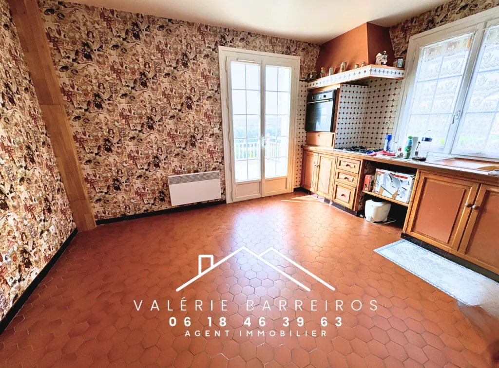 A saisir maison de 131 m² habitables édifiée sur 1800 m² de terrain sur la commune de FRENEUSE 76410