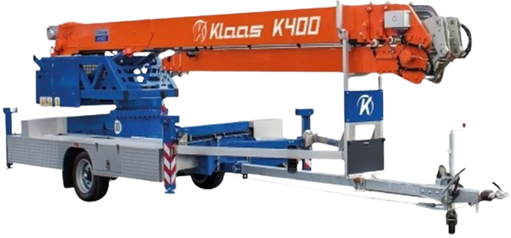 Où louer un Klaas K400 avec disponibilité immédiate : grue sur remorque pour cour intérieure dans les Hauts-de-Seine