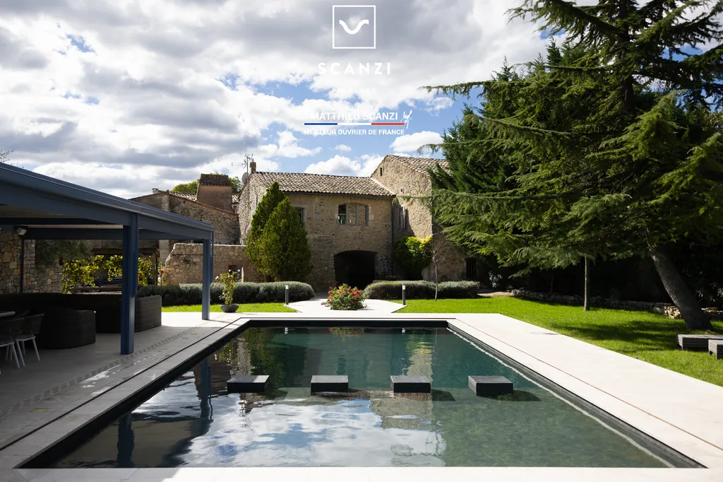 PVC armé ou liner pour étanchéité d’une piscine dans le Gard