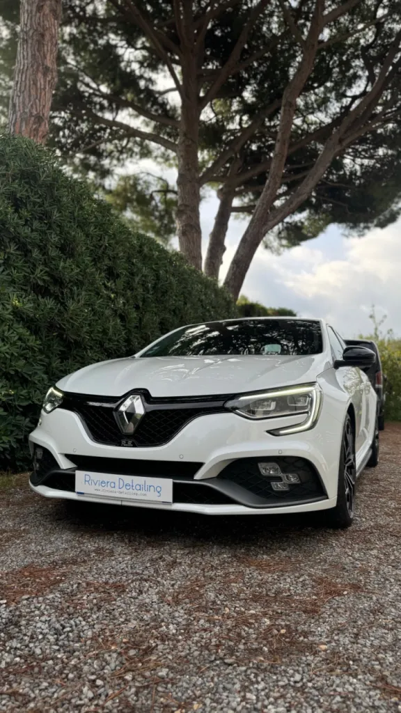 Polissage carrosserie et traitement Renault Mégane RS à Nice Côte d’Azur 06