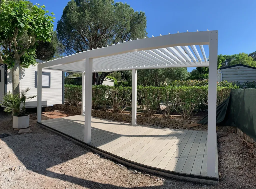 Pose de pergola bioclimatique à Biot