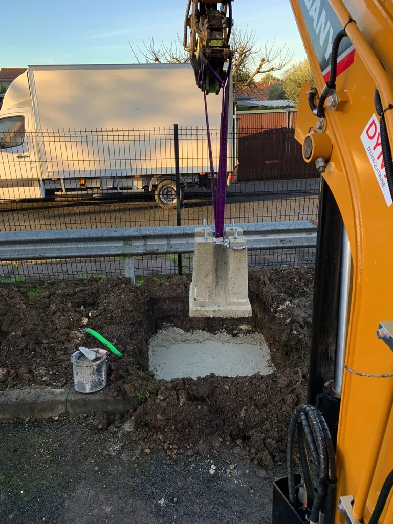 Mise en place de massif de candélabre pour une concession automobile à Bègles proche Bordeaux