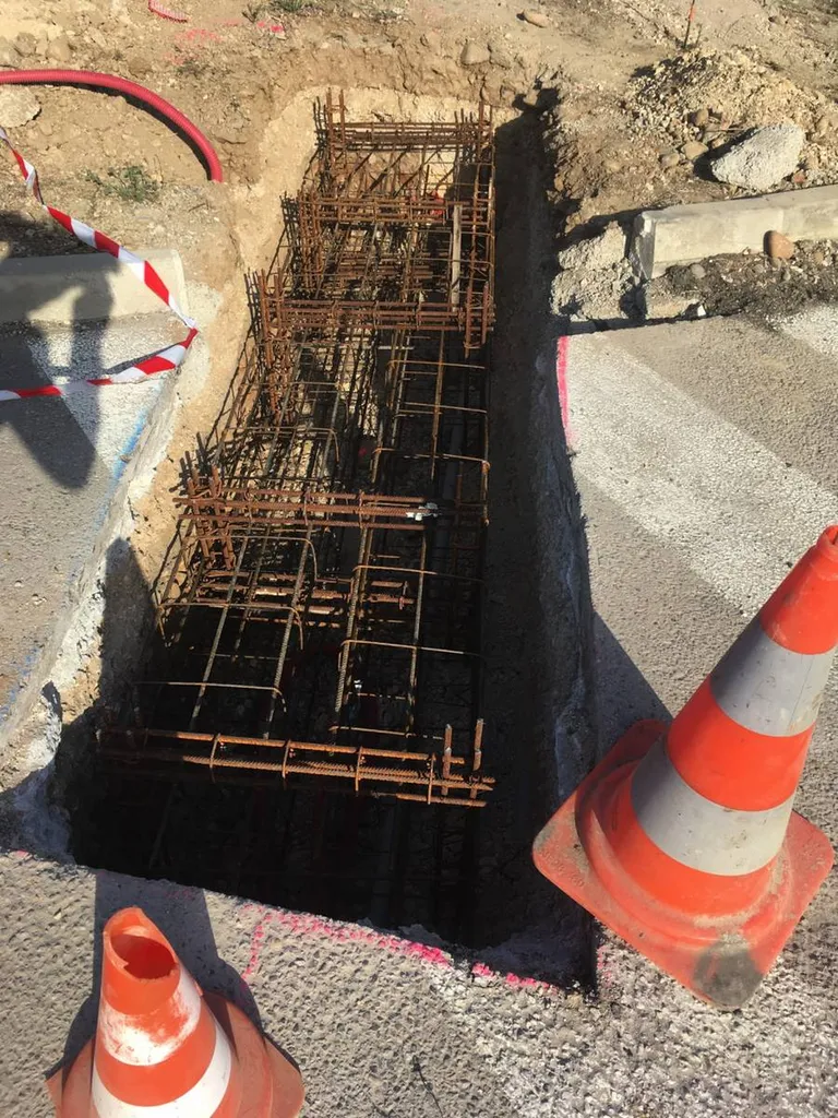 Réalisation d'un portail autoportant à Miramas - Ferraillage massifs en béton