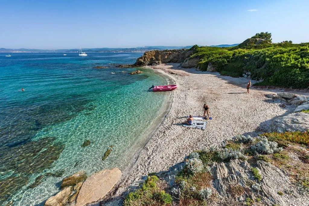 Half day tour in the Var creeks from La Ciotat: Embiez