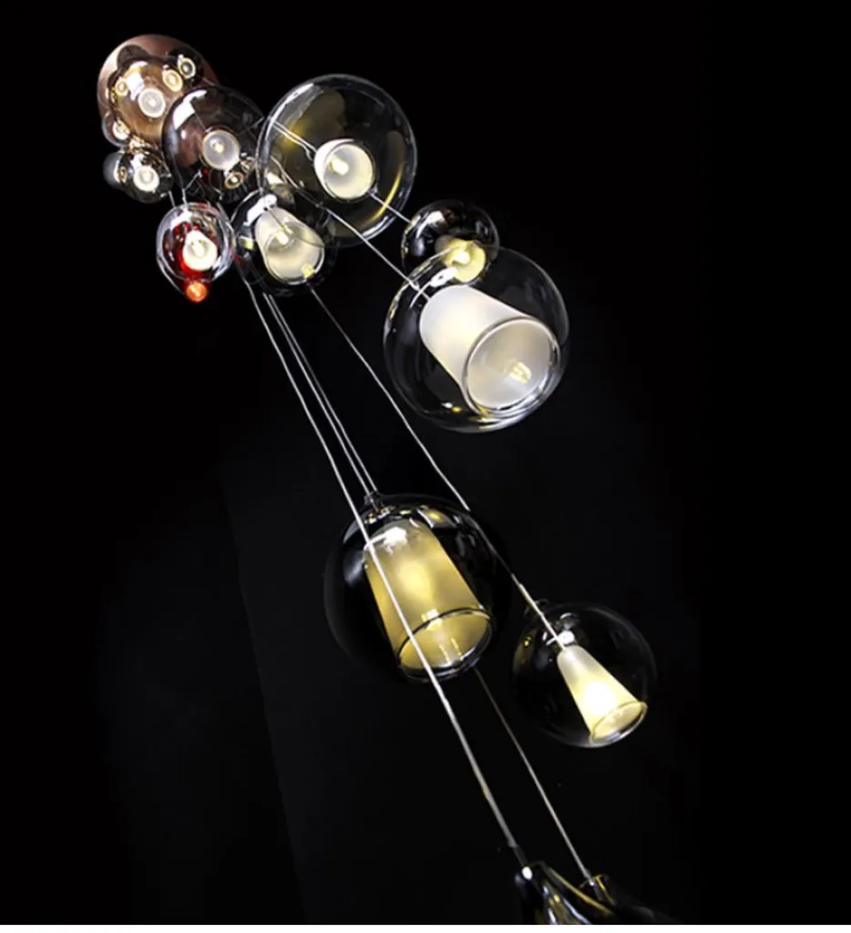 Concept Verre des luminaires d'intérieur d'exception  au style épuré, une équipe de designers passionnés et un grand respect des créations des maîtres verriers.