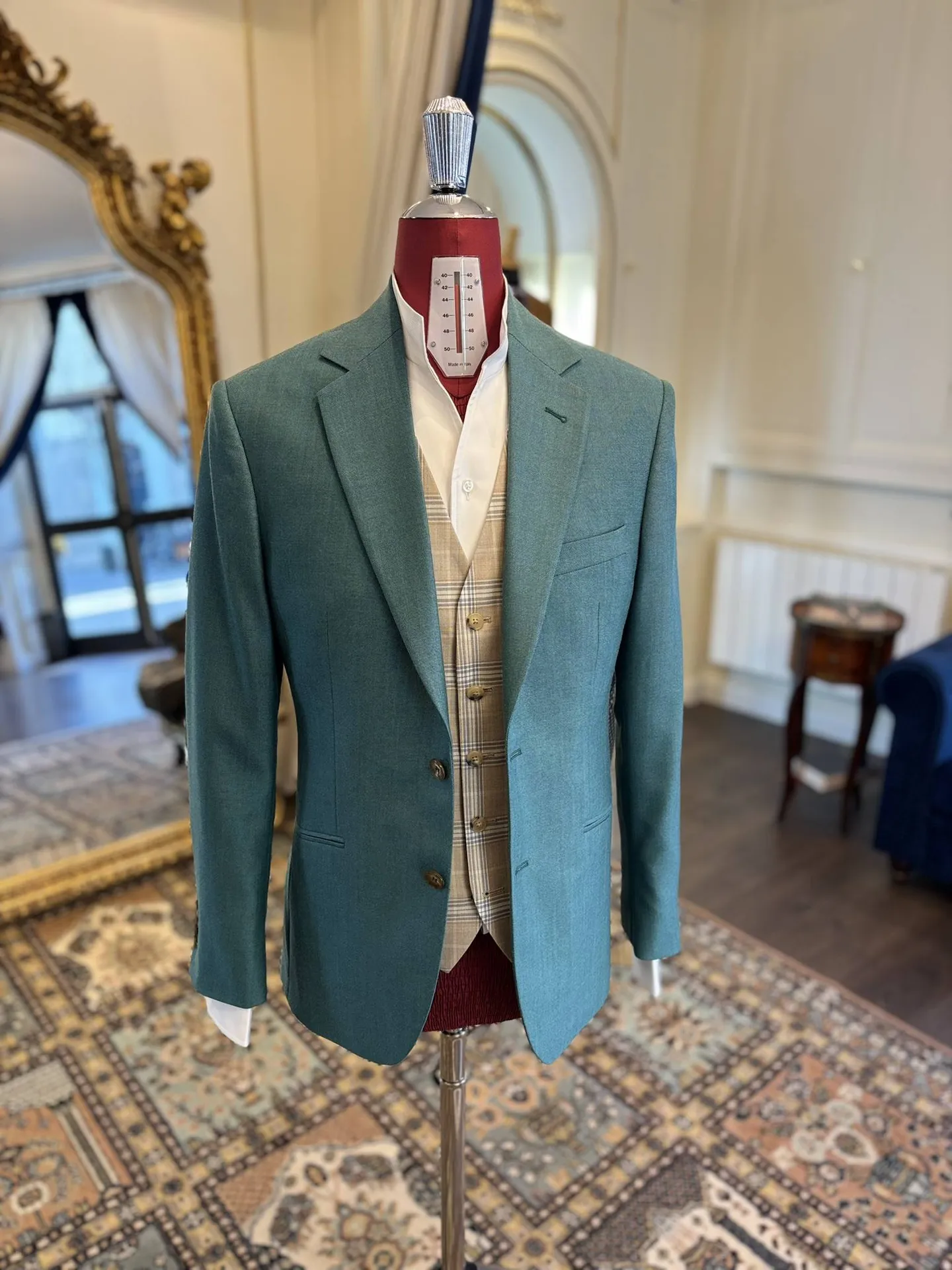 costume 3 pièces sur mesure, tailleur Saint-Germain-en-Laye, costume bleu-vert, gilet tartan, laine