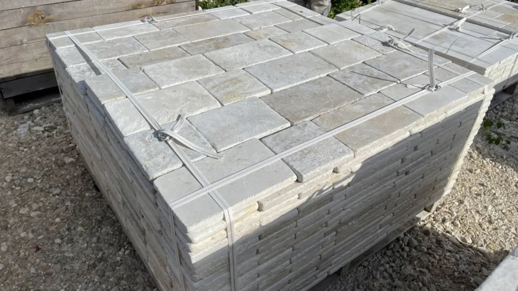 Pavé de Bordeaux MONTIGNAC en pierre dure de Dordogne qui résiste au gel