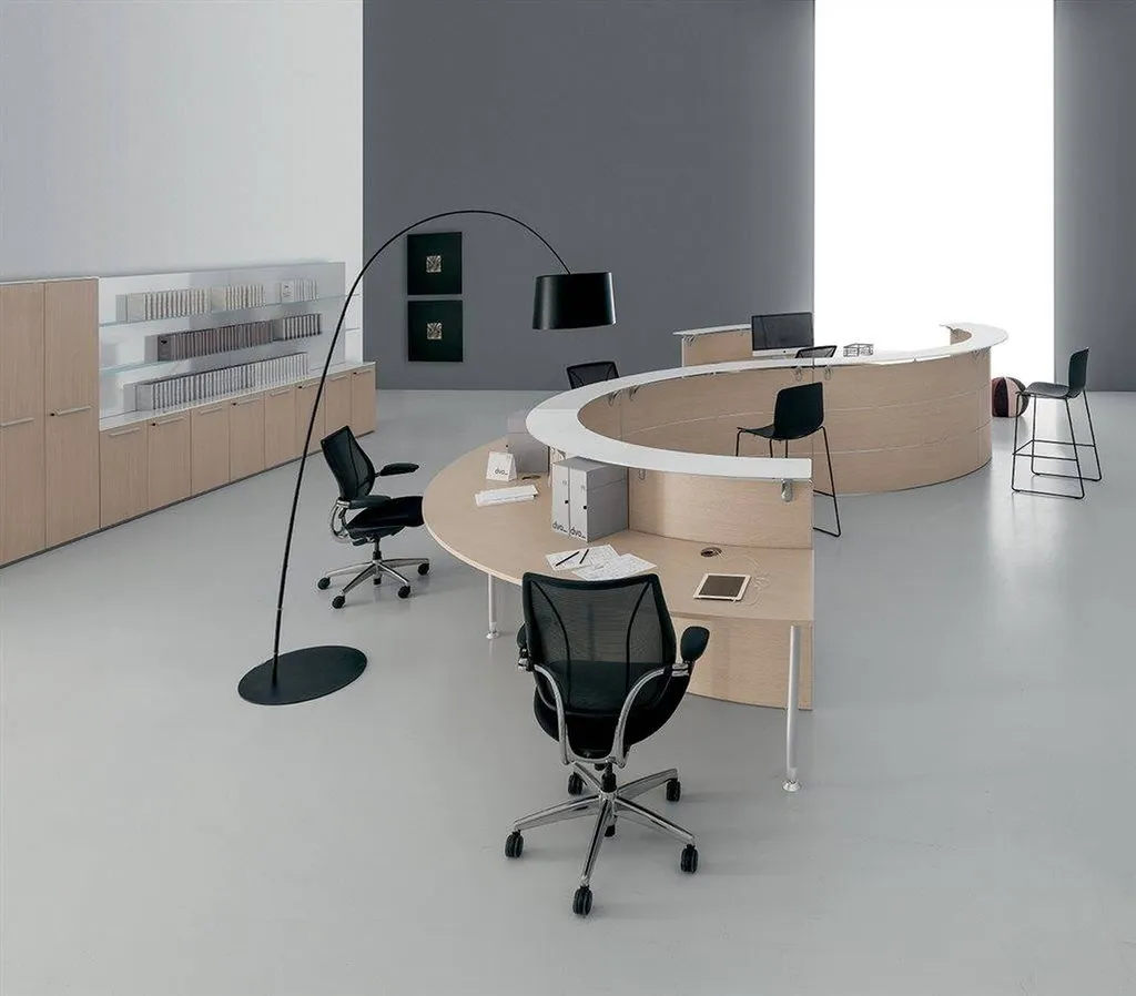 Banque d'accueil courbe réception PMR à Nîmes