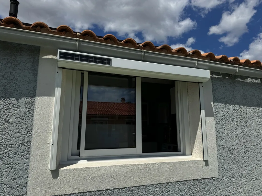 Mise en place d'un ensemble coulissant deux vantaux et volet roulant solaire sur Fos sur Mer