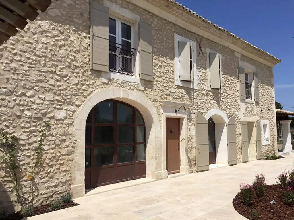 Encadrements et seuils en pierre