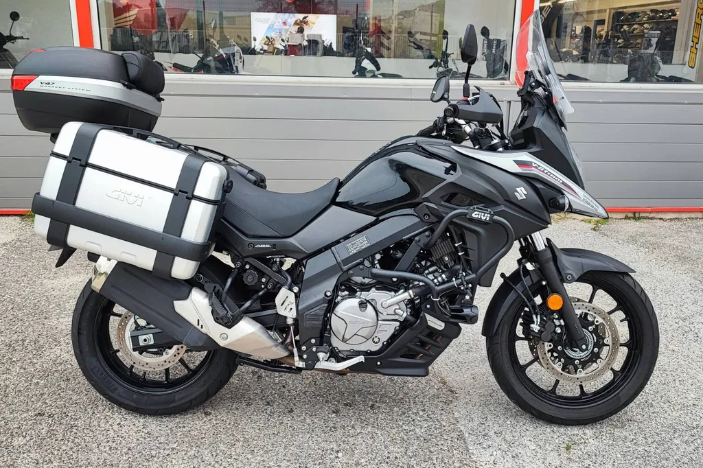 SUZUKI V-STROM 650 ADVENTURE DU 12/2017 AVEC 6500 KM.