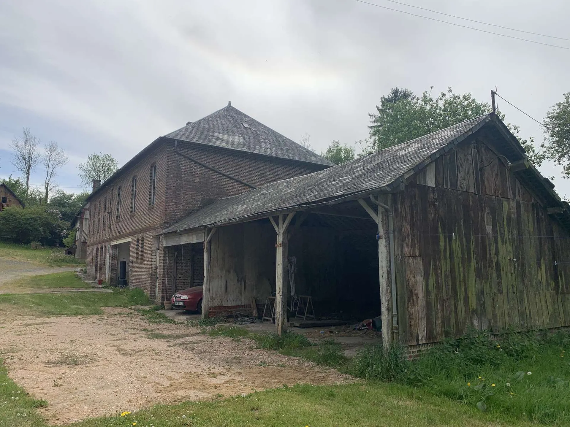 EN VENTE - En NORMANDIE, région Pays d'Auge du CALVADOS, et secteur LIVAROT, domaine agricole et forestier de 120 ha