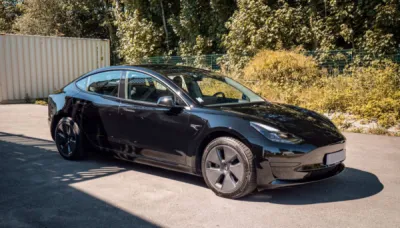 Tesla model 3 noir protégée avec le film de protection XPEL