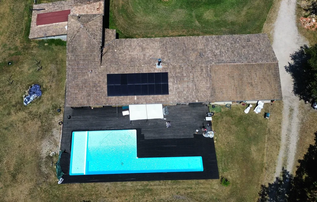 Fourniture et pose de panneaux photovoltaïques et micro-onduleurs à Saint-Michel-de-Rieufret