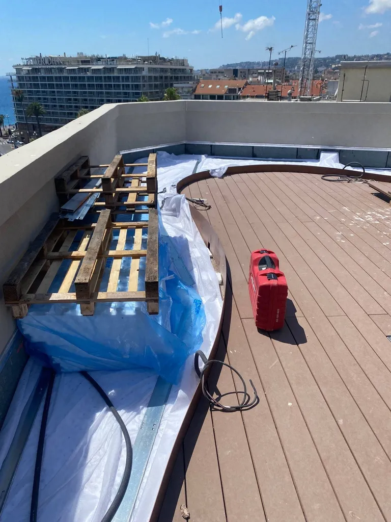 Préparation du drainage des jardinières avant mise en oeuvre de substrat allégé à Nice