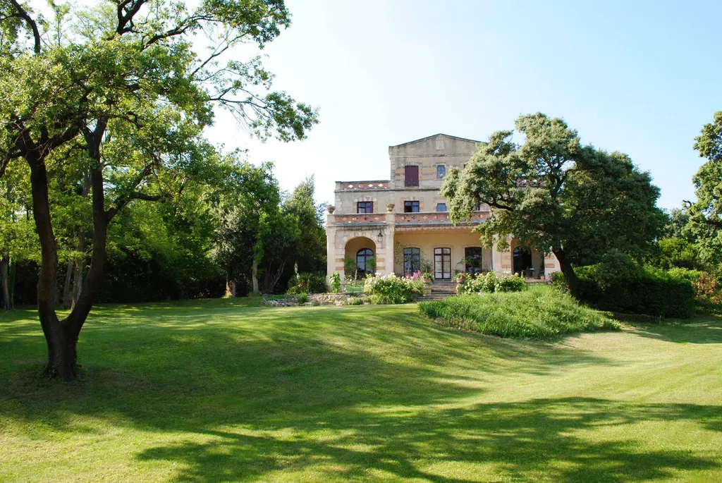 exclusivité en Avignon, maison de maître historique avec dépendance, piscine et parc de plus d'un hectare   