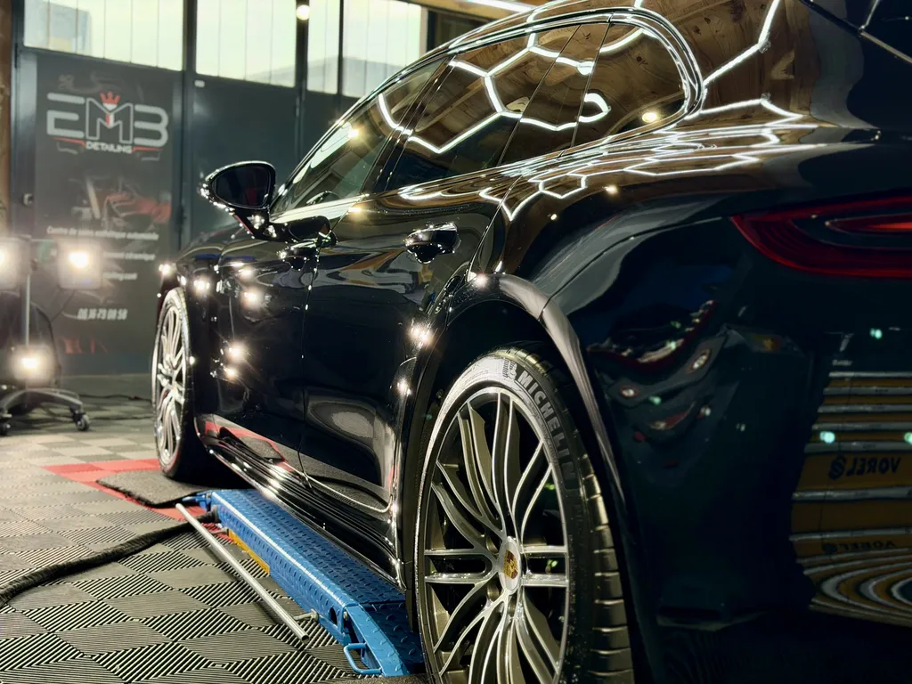 Rénovation et traitement céramique Porsche Panamera Sport Turismo à Vaugneray près de Lyon Spécialiste porsche et voiture de sport