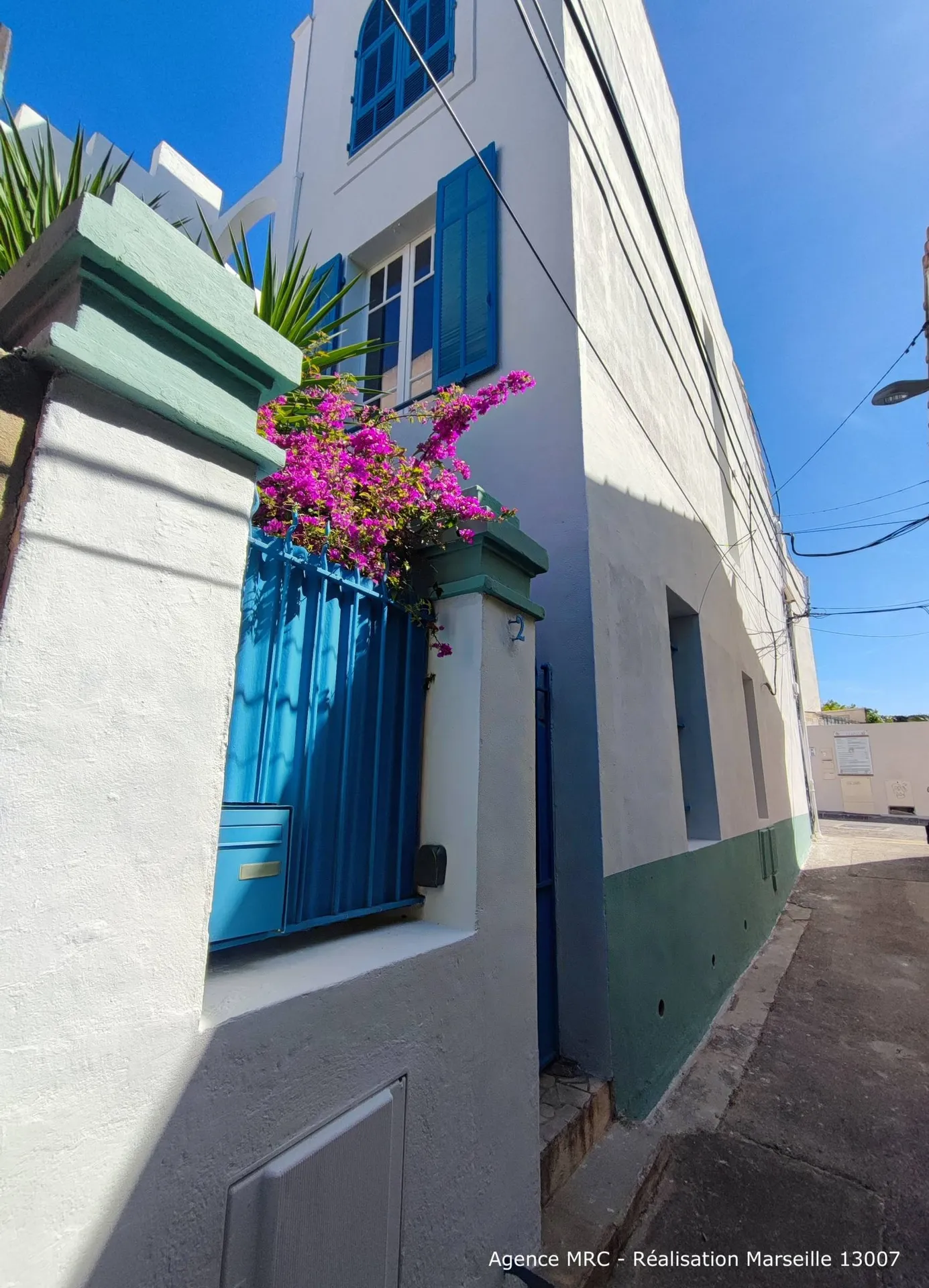 Travaux de rénovation de façade d'une maison individuelle avec cabinet d'architecture pour mission de déclaration administrative et coordination des travaux