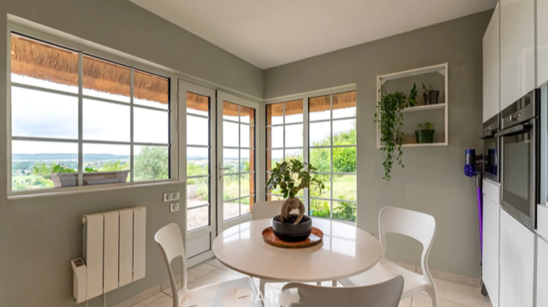 A saisir charmante chaumière de 221 m² édifiée sur un terrain de 5900 m² sur la commune de FRENEUSE 76410