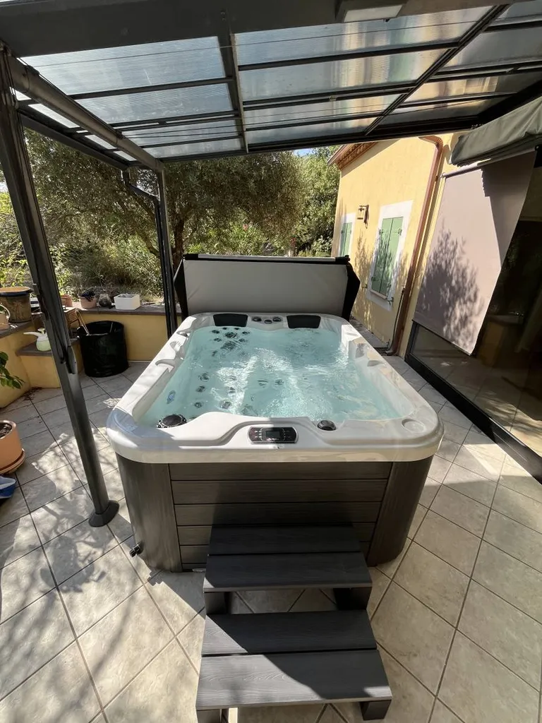 Installation d’un spa BE WELL 364 à St Mamert du Gard a coté de La Calmette dans le Gard