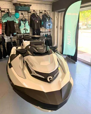 Sélection de jetskis neufs et d’occasion dans notre point de vente au Cap d’Agde, avec accompagnement personnalisé.