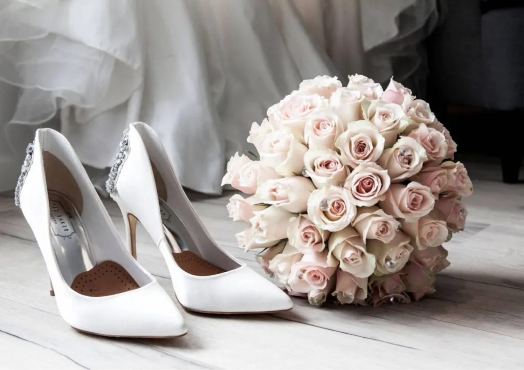 Une décoration florale sur le thème mariage blanc et élégant pour votre cérémonie à Bordeaux en Gironde