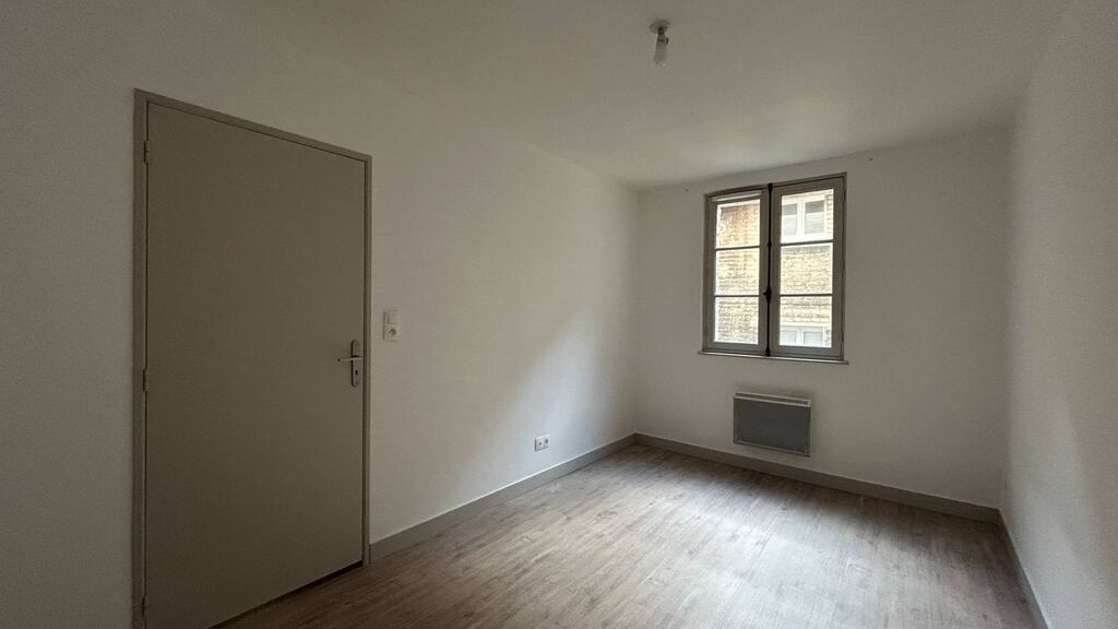 Vends appartement moderne de 64,12 m², offrant un cadre de vie confortable entre mer et centre-ville.